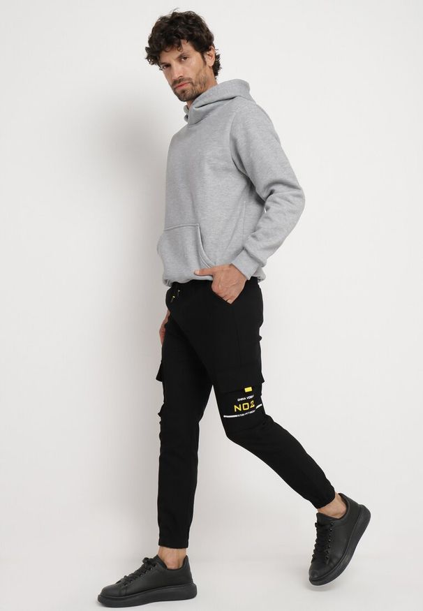 Born2be - Czarne Spodnie Cargo z Bawełną Gumką w Pasie i Wsuwanymi Kieszeniami Terelisa. Kolor: czarny. Materiał: bawełna. Styl: klasyczny