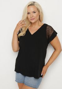 Born2be - Czarna Bluzka z Wiskozy z Przezroczystymi Wstawkami Zelauri. Okazja: na co dzień. Kolor: czarny. Materiał: wiskoza. Styl: casual, elegancki