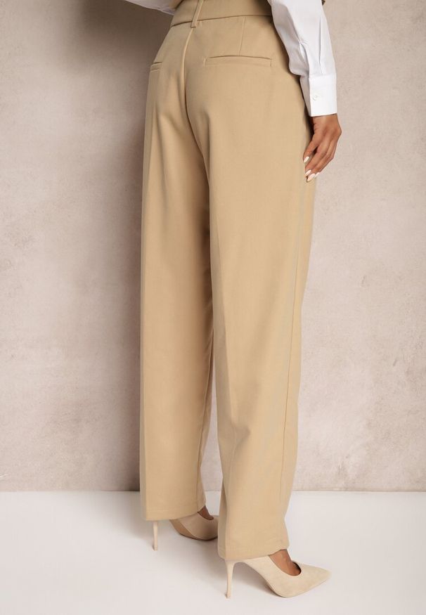 Renee - Beżowe Szerokie Spodnie z Kieszeniami o Garniturowym Kroju Verati. Kolor: beżowy