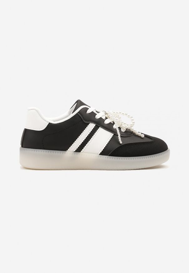 Born2be - Czarne Sneakersy w Stylu Klasycznych Tenisówek z Perłowym Zdobieniem Nalarie. Okazja: na co dzień. Kolor: czarny. Materiał: jeans. Szerokość cholewki: normalna. Wzór: aplikacja. Obcas: na płaskiej podeszwie