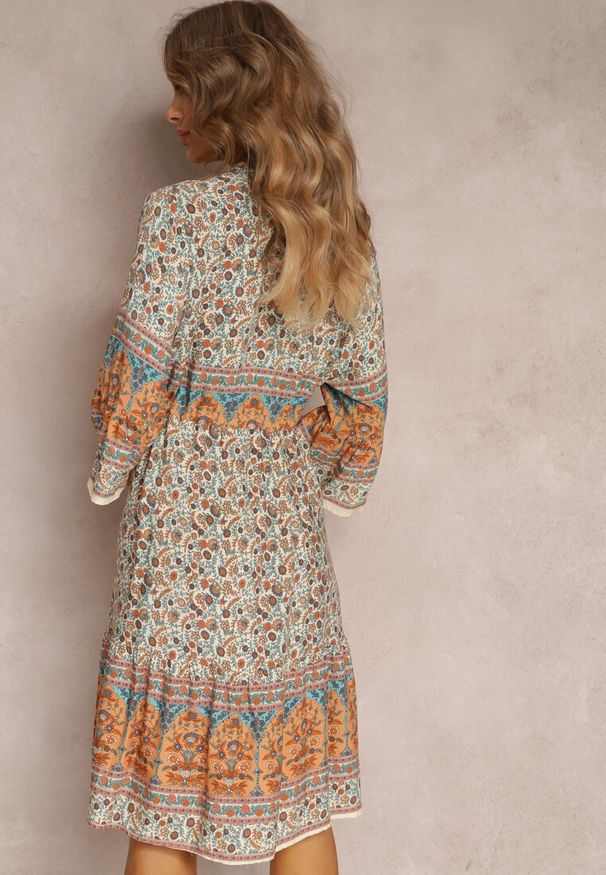 Renee - Beżowa Wiskozowa Sukienka w Kwiaty z Rękawem 3/4 i Falbanką Sulamita. Kolor: beżowy. Materiał: wiskoza. Wzór: kwiaty. Długość: maxi