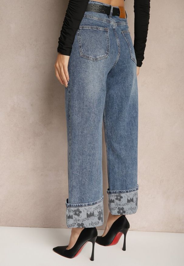 Renee - Niebieskie Jeansy High Waist z Szerokimi Nogawkami Ozdobnie Wywiniętymi z Paskiem Loroma. Okazja: na co dzień. Stan: podwyższony. Kolor: niebieski. Styl: elegancki, casual