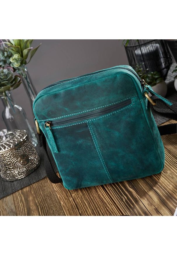 PAOLO PERUZZI - Skórzana listonoszka damska zielona vintage Paolo Peruzzi T-63-GR. Kolor: zielony. Sezon: jesień. Materiał: skórzane. Styl: vintage. Rodzaj torebki: na ramię