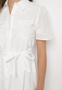 Born2be - Biała Haftowana Sukienka z Bawełny z Paskiem Elearotea. Okazja: na co dzień. Kolor: biały. Materiał: bawełna. Długość rękawa: krótki rękaw. Wzór: haft. Typ sukienki: koszulowe. Styl: casual #4