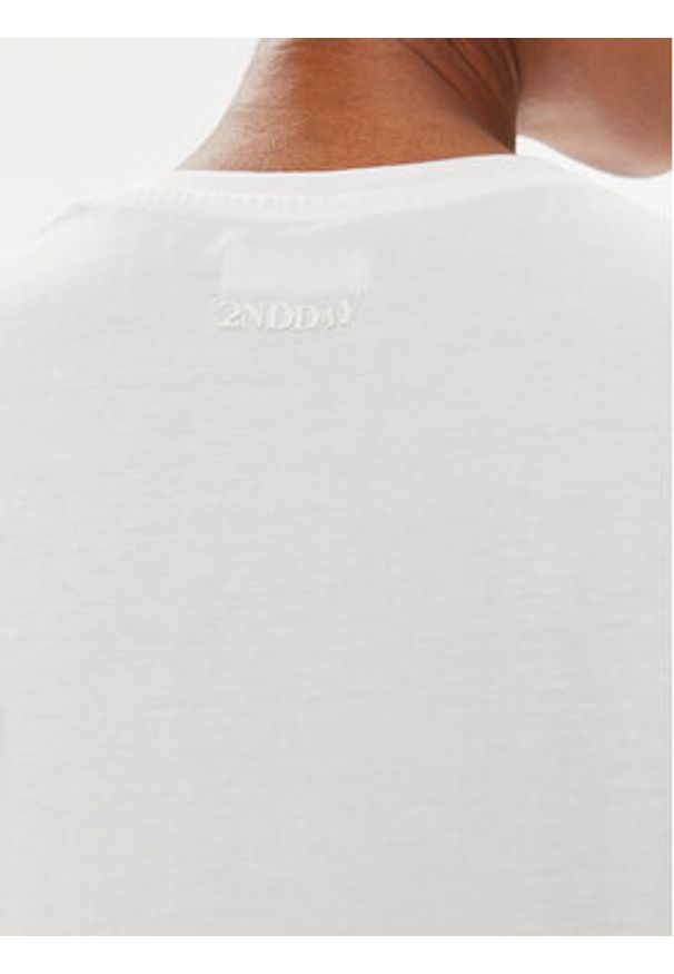 2NDDAY T-Shirt Frosty 2000243315 Biały Regular Fit. Kolor: biały. Materiał: bawełna