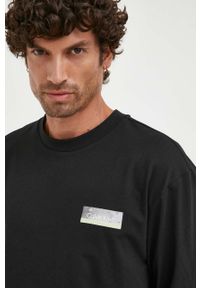 Calvin Klein longsleeve bawełniany kolor czarny z nadrukiem. Kolor: czarny. Materiał: bawełna. Długość rękawa: długi rękaw. Wzór: nadruk #2
