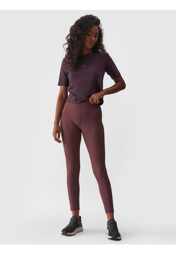 4f - 4F Legginsy prążkowane damskie - fioletowe XL. Okazja: na co dzień. Stan: podwyższony. Kolor: fioletowy. Materiał: prążkowany. Wzór: prążki, jednolity. Styl: sportowy, casual