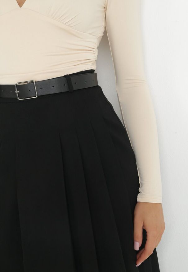 Born2be - Czarna Trapezowa Spódnica Midi z Zakładkami i Paskiem z Imitacji Skóry Lorenk. Okazja: na co dzień. Kolor: czarny. Materiał: skóra. Styl: casual
