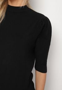 Born2be - Czarny T-shirt z Ażurowymi Rękawami Unessea. Okazja: do pracy, na co dzień. Kolor: czarny. Materiał: skóra, jeans. Wzór: ażurowy. Styl: casual, klasyczny #4