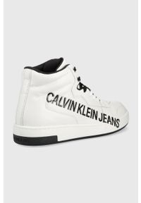 Calvin Klein Jeans sneakersy skórzane kolor biały. Nosek buta: okrągły. Zapięcie: sznurówki. Kolor: biały. Materiał: skóra