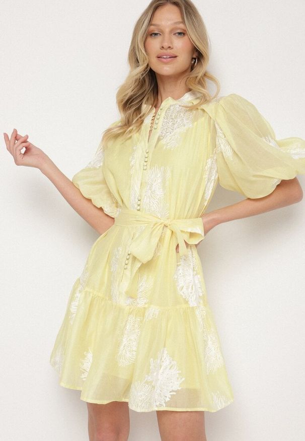 Born2be - Żółta Koszulowa Przezroczysta Sukienka z Bawełną Haftami i Paskiem Lirulira. Okazja: na co dzień. Kolor: żółty. Materiał: bawełna. Wzór: haft. Sezon: lato. Typ sukienki: koszulowe. Styl: casual, elegancki