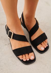 Renee - Czarne Sandały na Płaskiej Podeszwie ze Skośnym Paskiem i Klamerką Iphislia. Okazja: na co dzień. Zapięcie: pasek. Kolor: czarny. Obcas: na płaskiej podeszwie. Styl: casual, elegancki #4