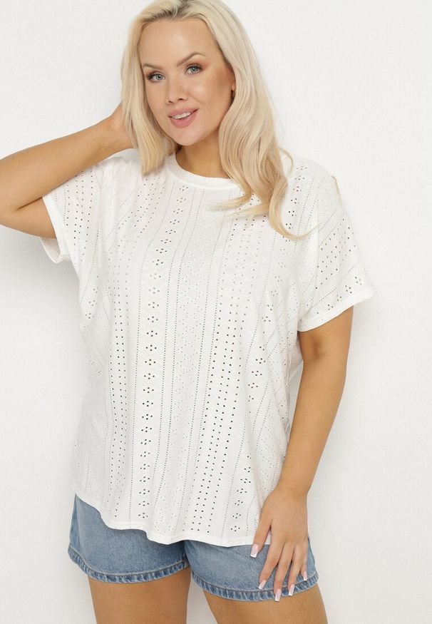 Born2be - Biały Klasyczny T-shirt z Bawełną Nilavienna. Okazja: na co dzień. Kolor: biały. Materiał: bawełna. Styl: klasyczny