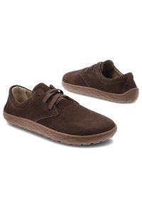 Półbuty damskie barefoot Armodo, cholewka ze skóry naturalnej zamszowej klasyczna sznurowana forma lekka elastyczna podeszwa zapewniająca komfort cod. Okazja: na co dzień. Kolor: brązowy. Materiał: zamsz, skóra. Szerokość cholewki: normalna. Styl: klasyczny #8