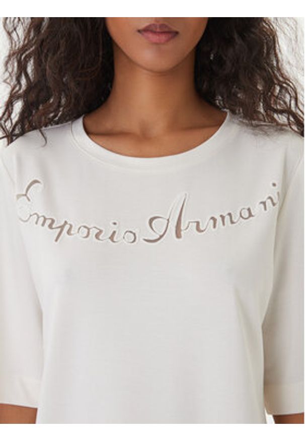 Emporio Armani Sukienka codzienna EW000618 AF20243 U1131 Biały Regular Fit. Okazja: na co dzień. Kolor: biały. Materiał: wiskoza. Typ sukienki: proste. Styl: casual