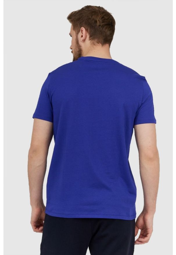 Armani Exchange - ARMANI EXCHANGE Niebieski t-shirt męski z paskiem z logo, Rozmiar S. Kolor: niebieski. Materiał: prążkowany