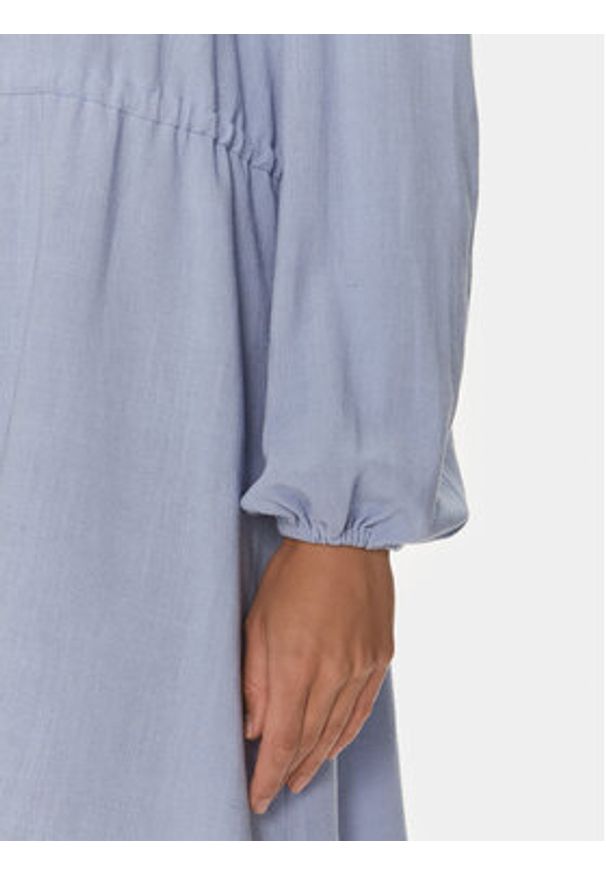 Selected Femme Sukienka codzienna 16089064 Niebieski Regular Fit. Okazja: na co dzień. Kolor: niebieski. Materiał: wiskoza. Typ sukienki: proste. Styl: casual