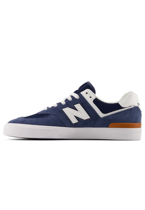 Buty męskie New Balance Numeric NM574VAN – granatowe. Kolor: niebieski. Materiał: dresówka, zamsz. Szerokość cholewki: normalna. Model: New Balance 574. Sport: skateboard