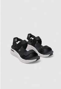 skechers - Sandały SKECHERS ARCH FIT 2.0 Czarny. Okazja: na plażę. Kolor: czarny. Materiał: tkanina. Styl: sportowy