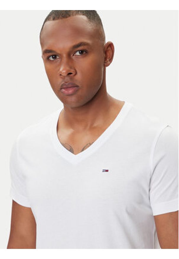 Tommy Jeans T-Shirt DM0DM04410 Biały Regular Fit. Kolor: biały. Materiał: bawełna