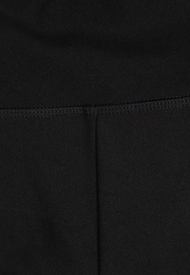 Born2be - Czarne Sportowe Spódnico-Szorty z Funkcjonalnymi Kieszonkami Natellea. Okazja: na spacer. Kolor: czarny. Materiał: materiał. Styl: sportowy