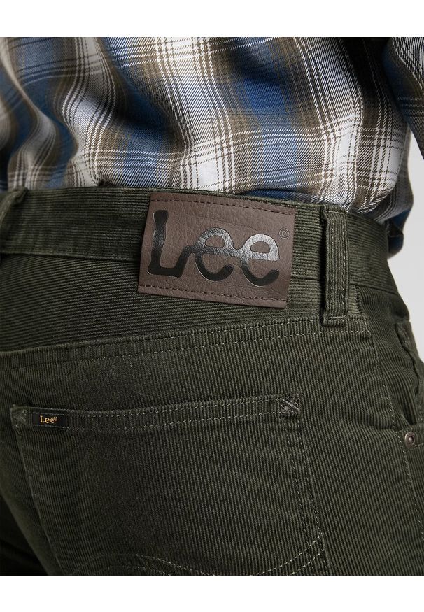 Lee - LEE DAREN ZIP FLY MĘSKIE SPODNIE SZTRUKSOWE ROSIN L707RL61 112118385. Materiał: sztruks