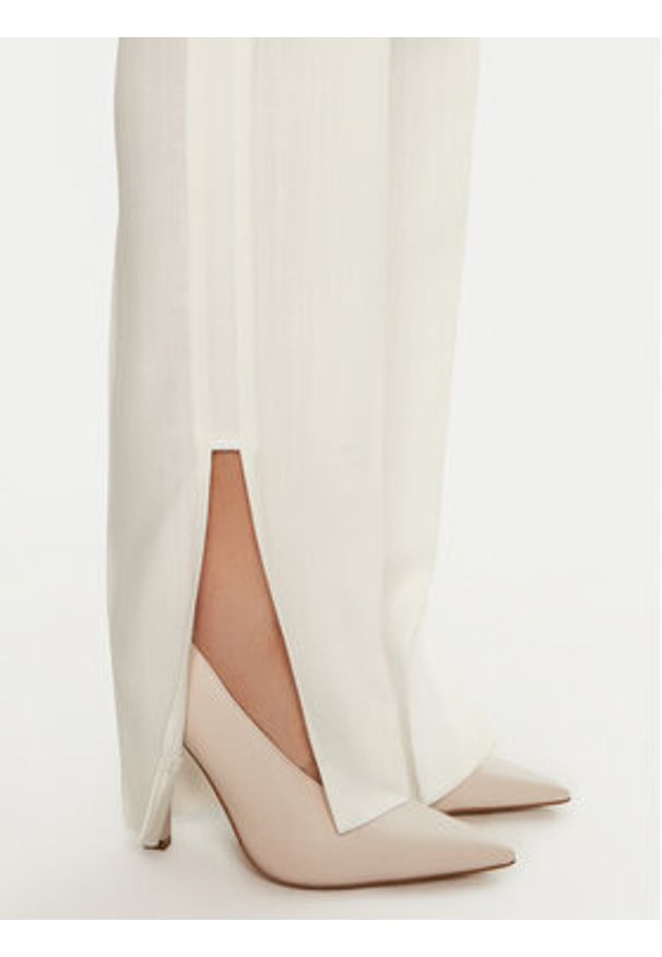 JACQUEMUS Spodnie materiałowe 24E241PA038 Biały Regular Fit. Kolor: biały. Materiał: wiskoza