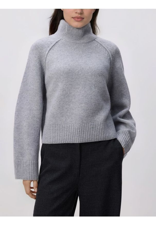 Reserved - Wełniany sweter z golfem - jasnoszary. Typ kołnierza: golf. Kolor: szary. Materiał: wełna