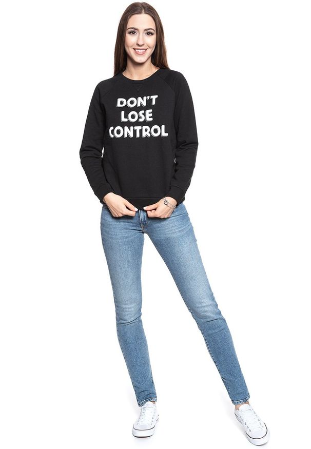 Lee - BLUZA LEE DAMSKA CORE CREWNECK SWS BLACK L53SDE01. Wzór: napisy
