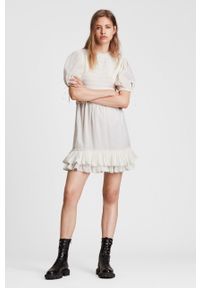 AllSaints Sukienka kolor biały mini prosta. Okazja: na co dzień. Kolor: biały. Materiał: bawełna. Typ sukienki: proste. Styl: casual. Długość: mini #6