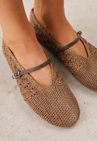 Renee - Brązowe Balerinki Mary Jane VICES z Plecionki z Cholewką z Wycięciem V Corramora. Okazja: na co dzień. Zapięcie: pasek. Kolor: brązowy. Szerokość cholewki: normalna. Wzór: haft. Styl: boho, casual #7