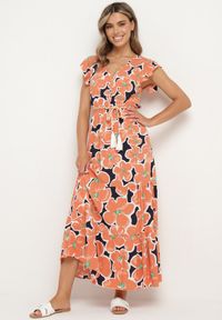 Born2be - Pomarańczowa Wiskozowa Sukienka w Kwiaty z Gumką w Pasie z Ozdobnym Paskiem Vikellie. Okazja: na co dzień. Typ kołnierza: dekolt w kształcie V. Kolor: pomarańczowy. Materiał: wiskoza. Długość rękawa: krótki rękaw. Wzór: kwiaty. Typ sukienki: proste. Styl: casual #4
