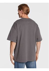 Woodbird T-Shirt Bose Mock 2246-403 Szary Boxy Fit. Kolor: szary. Materiał: bawełna