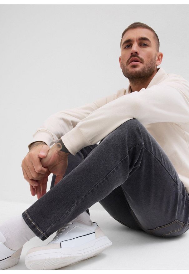 bonprix - Jeansy regular fit, straight. Kolor: czarny