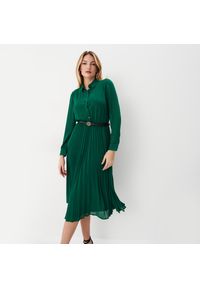 Mohito - Zielona sukienka midi z plisowanym dołem - Khaki. Kolor: brązowy. Długość: midi