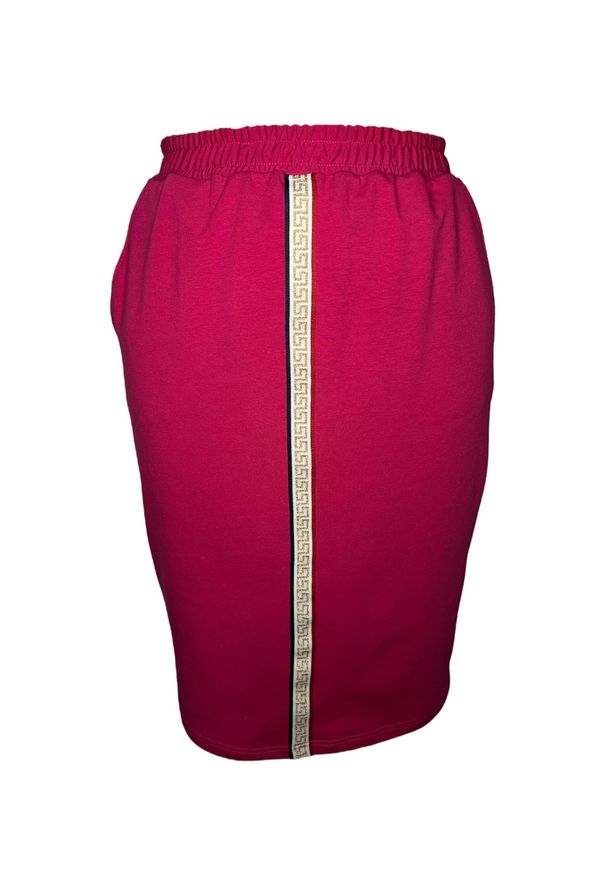 Moda Size Plus Iwanek - Różowa dresowa spódnica Bea na gumce OSTATNIE SZTUKI PLUS SIZE XXL. Kolekcja: plus size. Kolor: różowy. Materiał: dresówka. Długość: do kolan. Wzór: aplikacja. Styl: elegancki