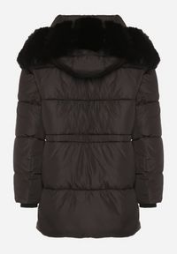 Born2be - Czarna Kurtka z Pikowanymi Przeszyciami i Kapturem z Futerkiem Galiadia. Okazja: na spacer, na co dzień. Kolor: czarny. Materiał: futro. Styl: casual, klasyczny, sportowy #3