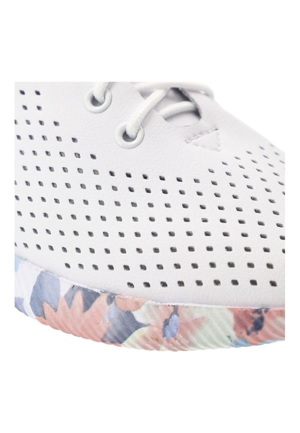 Półbuty damskie Artiker, skóra naturalna perforowana cholewka sznurowany fason lekka elastyczna podeszwa z kwiatowym motywem, białe, 58C0587. Okazja: na spacer, na co dzień. Zapięcie: sznurówki. Kolor: biały. Materiał: skóra. Szerokość cholewki: normalna. Wzór: kwiaty. Sport: turystyka piesza