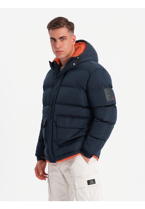 Ombre Clothing - Ciepła sportowa kurtka męska z podwójnym kapturem – granatowa V2 - Rozmiar: S. Kolor: niebieski. Materiał: poliester, syntetyk, materiał, tkanina. Długość: długie. Wzór: napisy, aplikacja, nadruk. Styl: sportowy