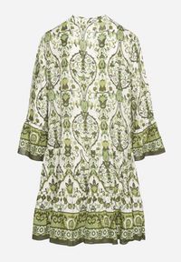 Born2be - Zielona Rozkloszowana Sukienka z Wiskozą w Ornamentalny Wzór Ravapia. Okazja: na co dzień, na spacer. Typ kołnierza: dekolt w kształcie V. Kolor: zielony. Materiał: wiskoza. Sezon: lato. Styl: casual #4