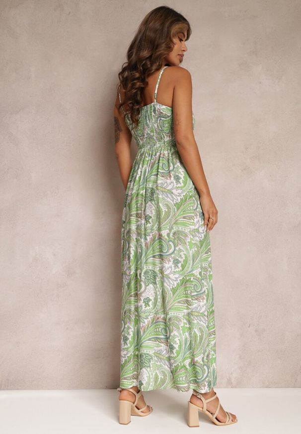 Renee - Zielona Rozkloszowana Sukienka z Wiskozy w Fantazyjny Print Eirlina. Kolor: zielony. Materiał: wiskoza. Długość rękawa: na ramiączkach. Wzór: nadruk. Sezon: lato. Typ sukienki: kopertowe