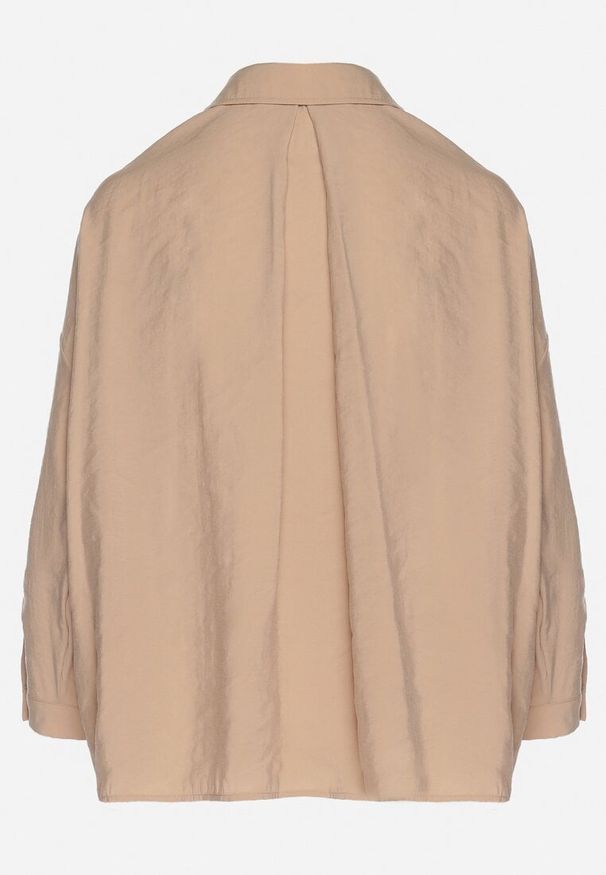 Born2be - Beżowa Koszula o Kroju Oversize z Modalu Adevessa. Okazja: na co dzień. Typ kołnierza: kołnierzyk klasyczny, dekolt w kształcie V. Kolor: beżowy. Materiał: materiał, jeans. Długość rękawa: długi rękaw. Długość: długie. Styl: klasyczny, casual, elegancki