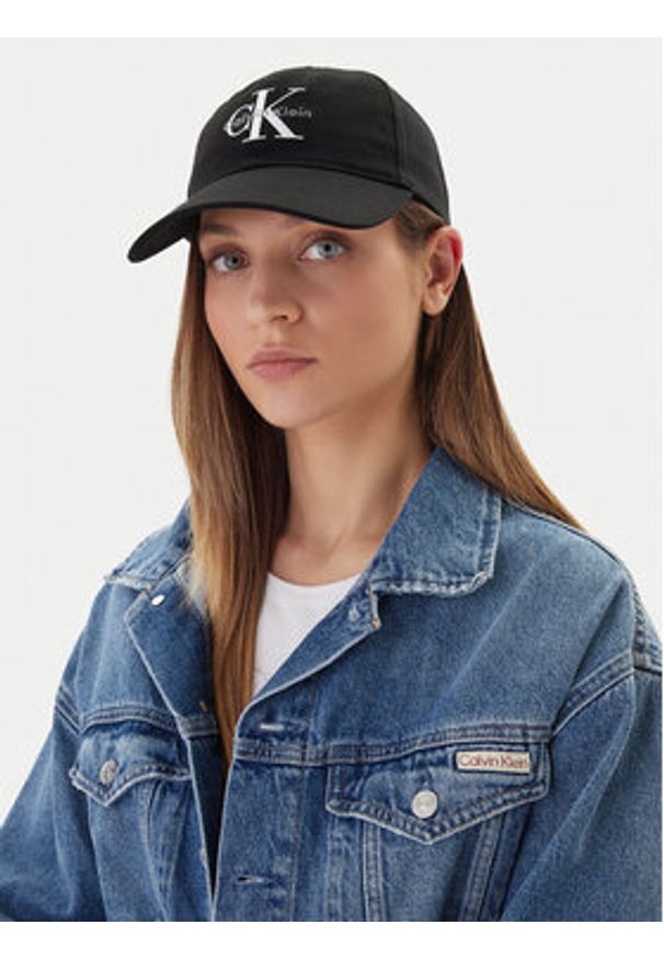 Calvin Klein Jeans Czapka z daszkiem Monologo LV04K5026G Czarny. Kolor: czarny. Materiał: bawełna, materiał