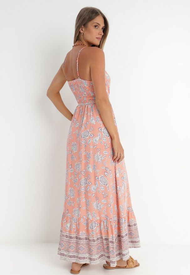 Born2be - Różowa Sukienka Komley. Kolor: różowy. Materiał: materiał, wiskoza. Długość rękawa: na ramiączkach. Wzór: nadruk. Typ sukienki: kopertowe. Długość: maxi