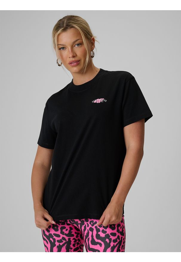 4f - 4F T-shirt loose z nadrukiem damski - czarny M. Okazja: na co dzień, na spacer, do pracy, na plażę. Kolor: czarny. Materiał: bawełna, dzianina. Wzór: nadruk. Sezon: lato. Styl: wakacyjny, casual, klasyczny, sportowy