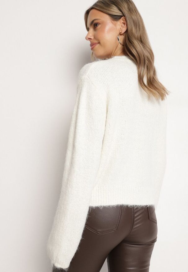 Born2be - Biały Casualowy Kardigan o Klasycznym Kroju Riathiel. Okazja: na co dzień. Kolor: biały. Materiał: jeans. Długość rękawa: długi rękaw. Długość: długie. Styl: casual, klasyczny