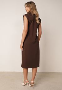 Born2be - Brązowa Sukienka z Wiskozy z Elastycznym Paskiem Ozdobną Klamrą i Guzikami Alcerine. Kolor: brązowy. Materiał: wiskoza. Styl: elegancki, klasyczny #8