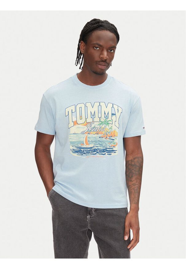 Tommy Jeans T-Shirt Arch Sailing DM0DM21867 Błękitny Relaxed Fit. Kolor: niebieski. Materiał: bawełna