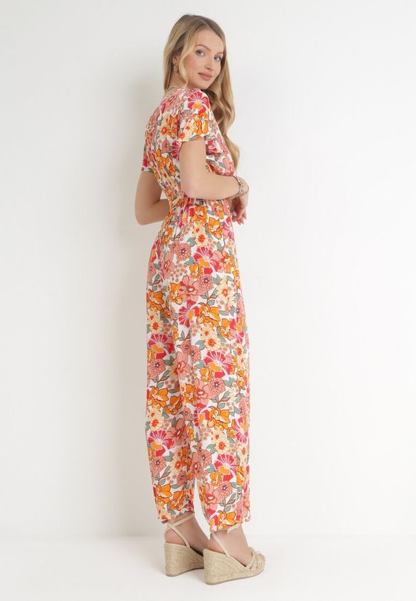 Born2be - Pomarańczowo-Biały Wiskozowy Kombinezon z Cienkimi Gumkami w Pasie i Materiałowym Paskiem Athelia. Kolor: pomarańczowy. Materiał: materiał, wiskoza. Wzór: kwiaty. Sezon: wiosna, lato