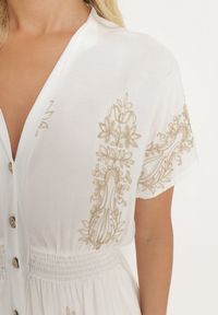 Born2be - Biała Haftowana Taliowana Sukienka z Bawełną Zdobiona Srebrną Nicią i Gumkami Ellofia. Okazja: na co dzień. Kolor: biały. Materiał: bawełna. Wzór: haft, aplikacja. Typ sukienki: proste. Styl: klasyczny, casual, elegancki #6